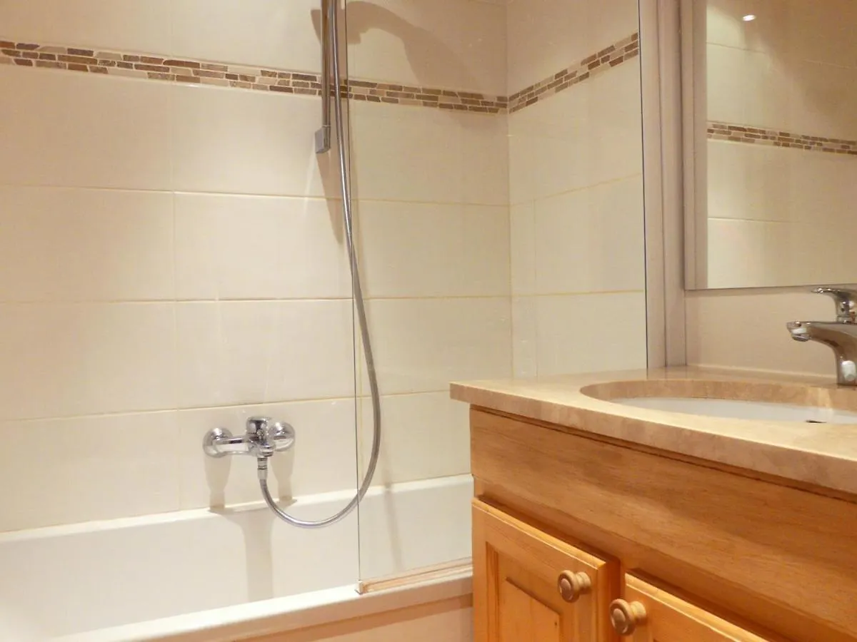 Charmant Appartement Familial, Idealement Situe, 2 Pieces, Balcon, Animaux Acceptes, Meribel - Fr-1-182-69